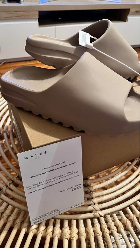 YEEZY SLIDE - First Release - US10 - GZ5554 | eBay YEEZY SLIDE - First Release - US10 - GZ5554 | eBay