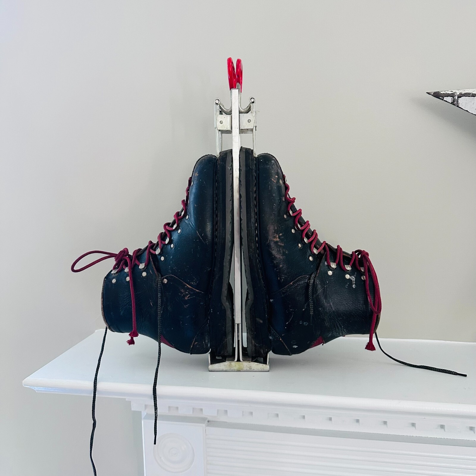 SALOMON Scarponi da sci vintage in pelle nera stringati e porta scarponi