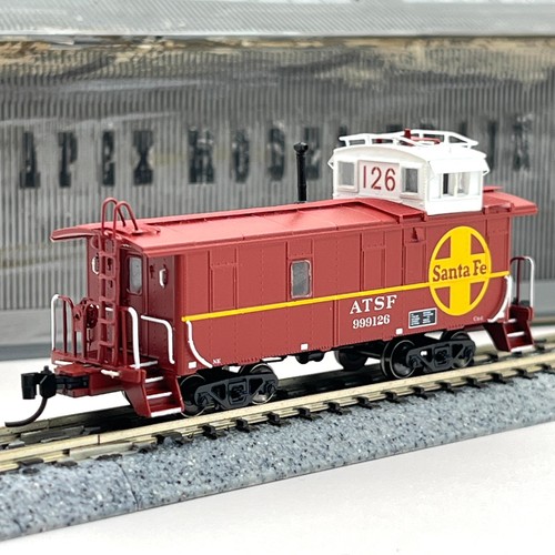 Centralia Escala N 6082-02 Santa Fe Reconstruido Offset Cúpula Caboose ATSF 999126 | Condition: Used