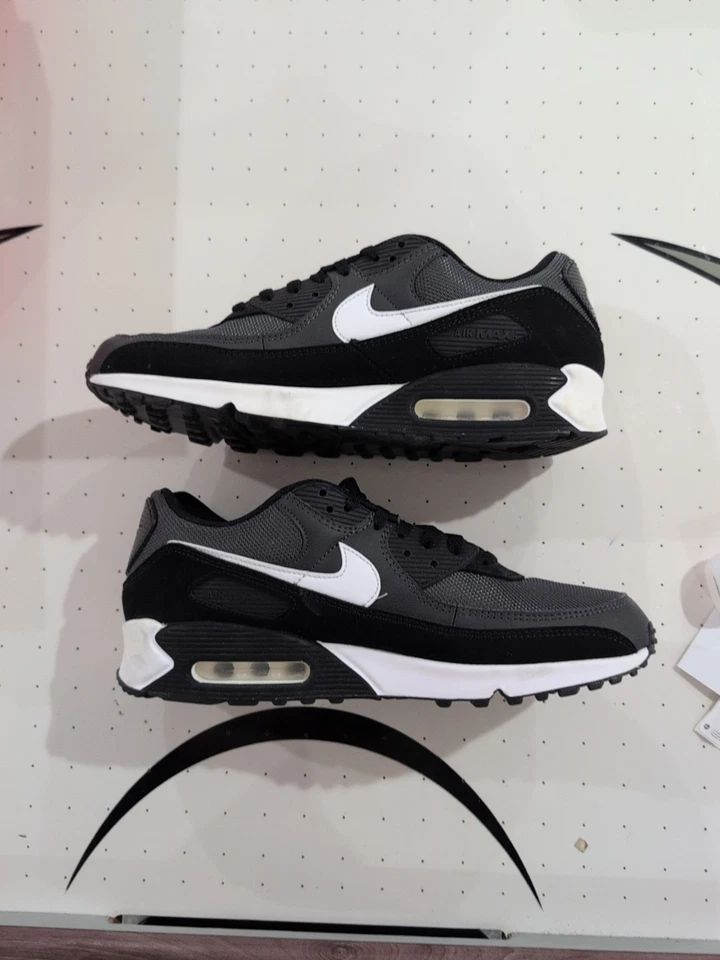 Size 11.5 - Nike Air Max 90 Low Black White - Image 3 of 4