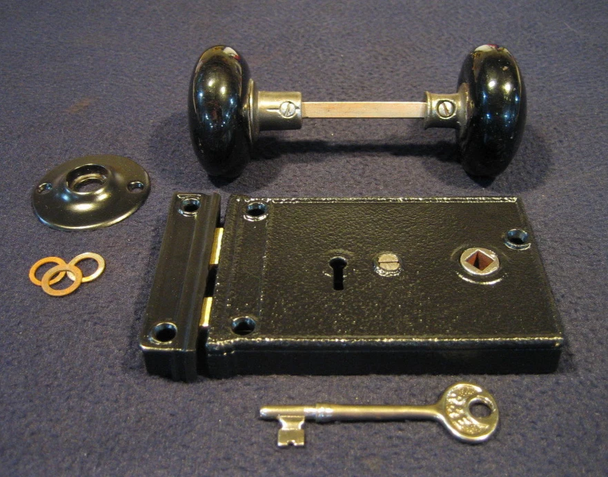 Antiguo Victoriano 3-1/8" Llanta Perilla Bloqueo Perillas Blancas Llave Esqueleto - Años 1890 Foto 3 de 4