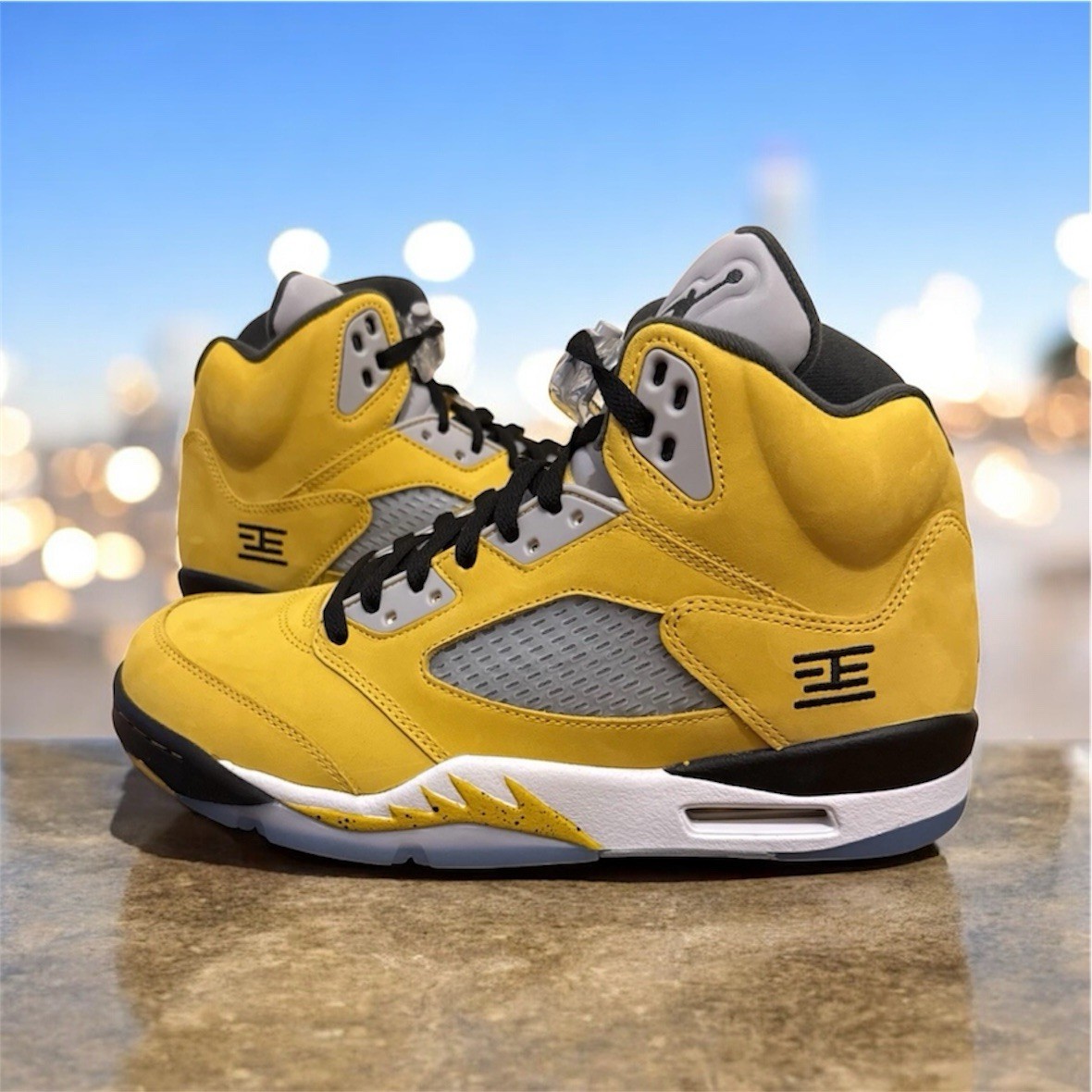 靴 JORDAN BRAND AIR JORDAN 5 RETRO YELLOW s-l400.jpg