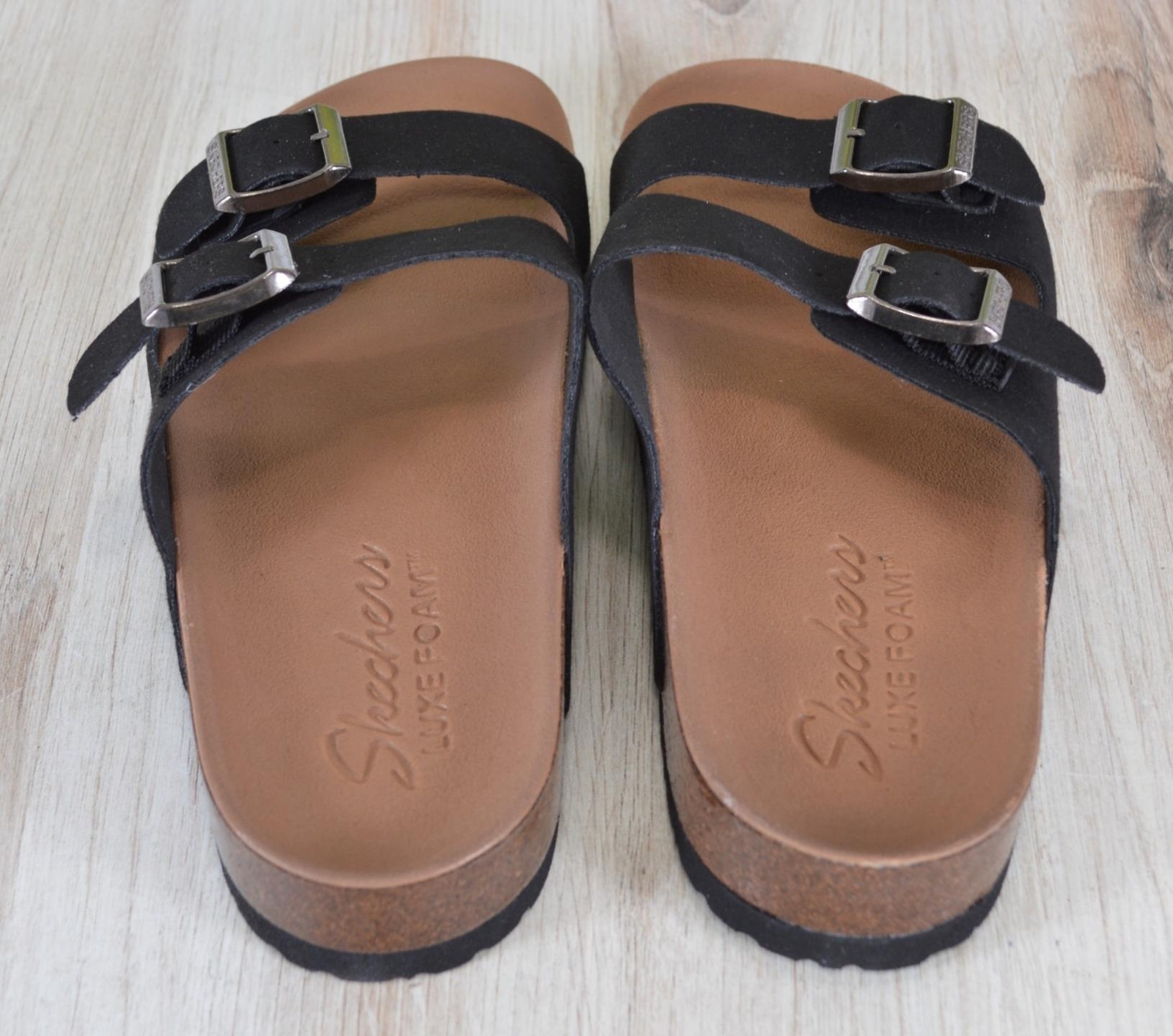 skechers luxe foam black