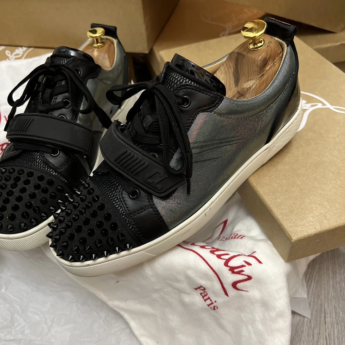 Louboutin store rantulow black
