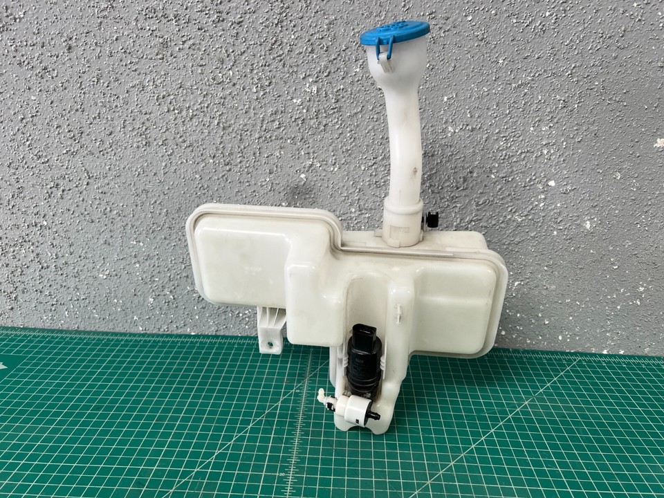 1421 BMW i3 WINDSHIELD WIPER WASHER FLUID RESERVOIR TANK W/ PUMP OEM