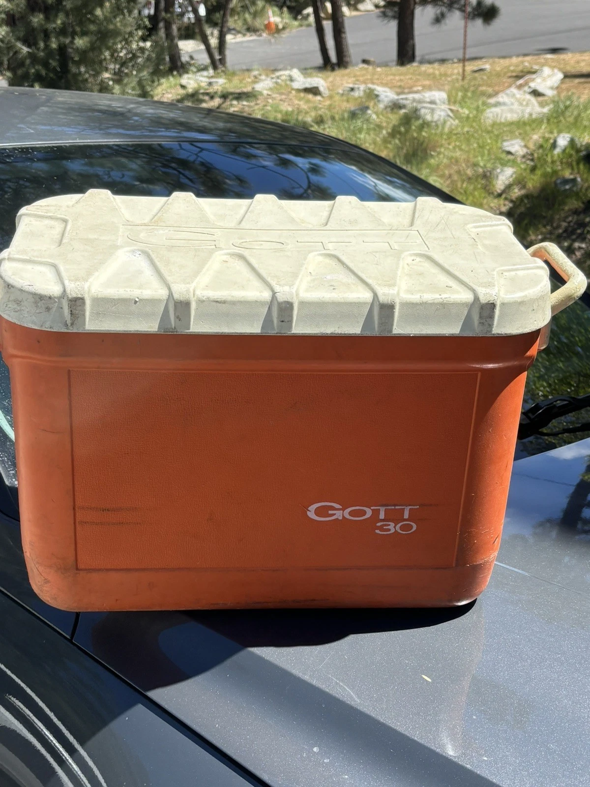 Vintage /Retro Gott 30 Ice Chest Cooler orange white upper top drink tray
