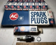 NOS GM AC Fire Ring Spark Plugs (Box of 8) #46S #5612390, Dated 1971