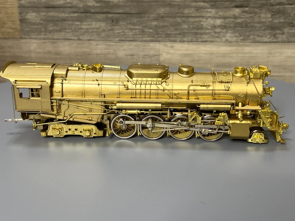 Key Imports HO Gauge Nickel Plate Road S-2/3 Class 2-8-4 Berkshire Locomotive - Image 2 of 4