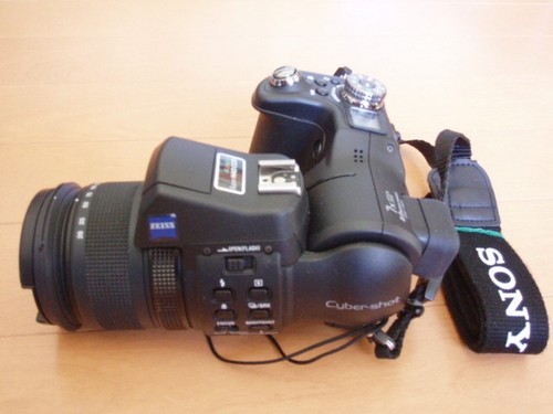 S007-22-3 Sony'S Ultra-Compact Digital Single Lens Cyber-Shot Dsc-F828 - Picture 3 of 4