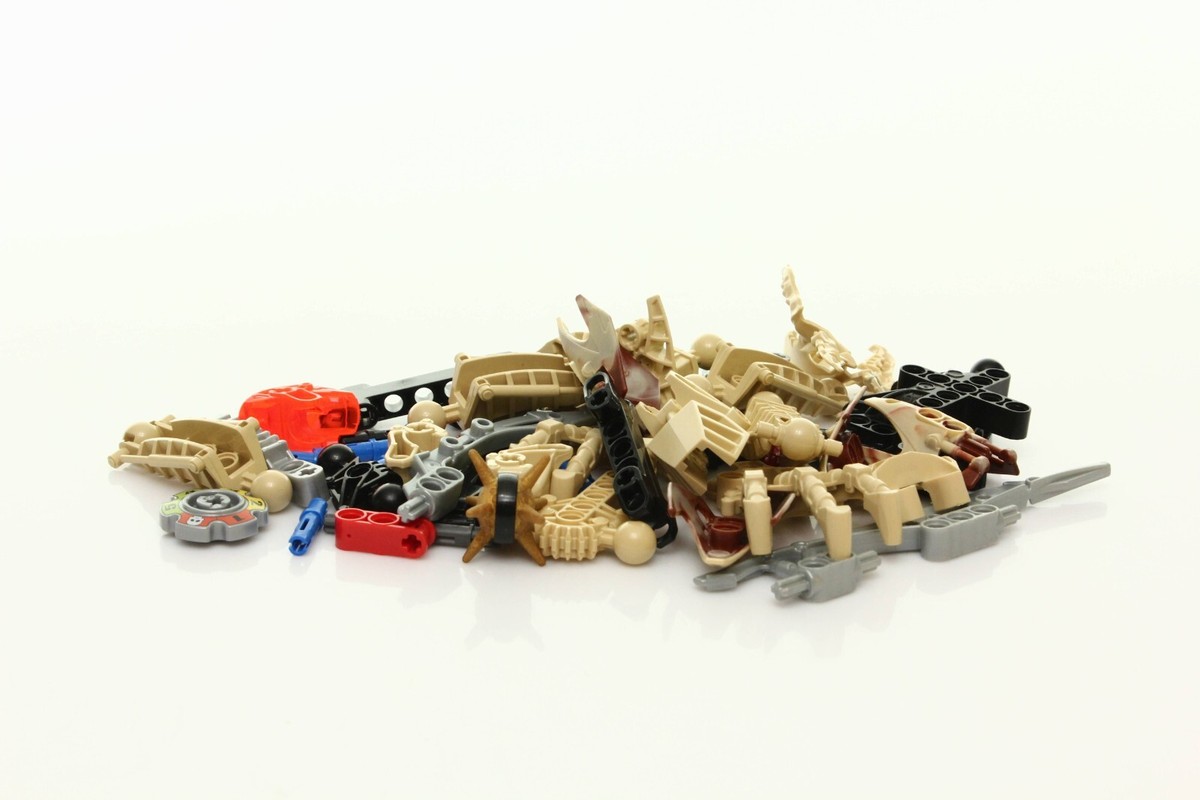 Lego BIONICLE Glatorian Set 8983 Vorox 100% complete vintage rare 2009