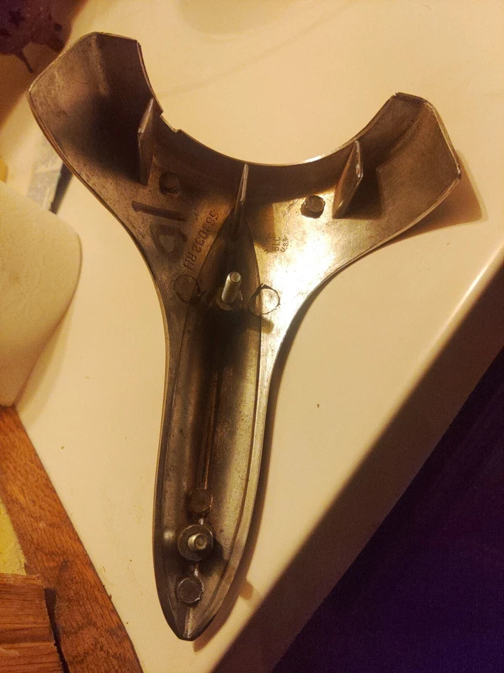 Oldsmobile 98 1956 carcasa de luz de respaldo 568032 diestro Foto 2 de 3