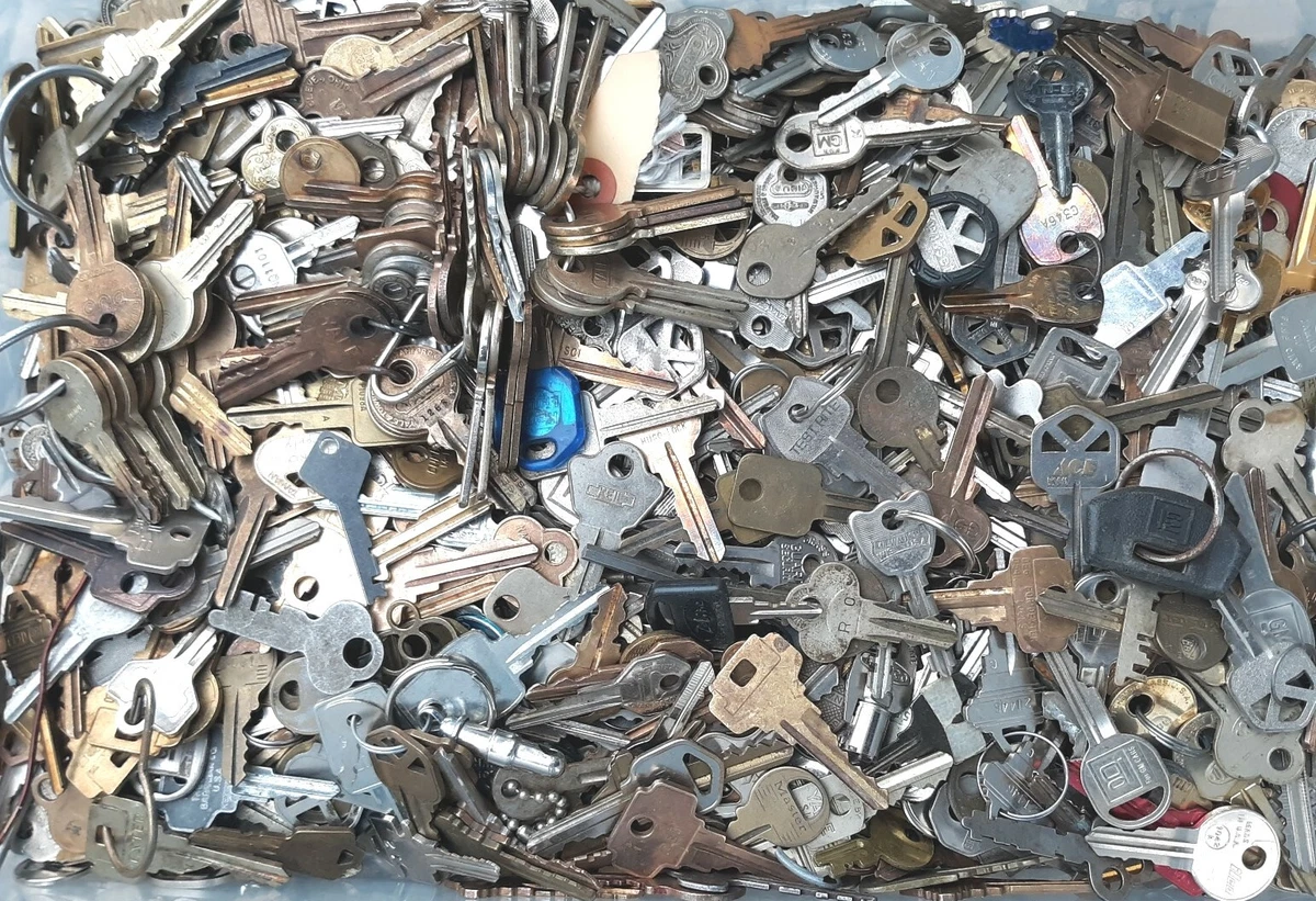 Lot of 10 Random Metal Keys