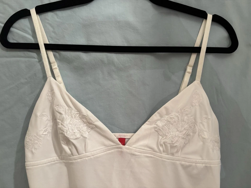 Vintage Josie by Natori white embroidered shortie nightie - small - Image 2 of 4