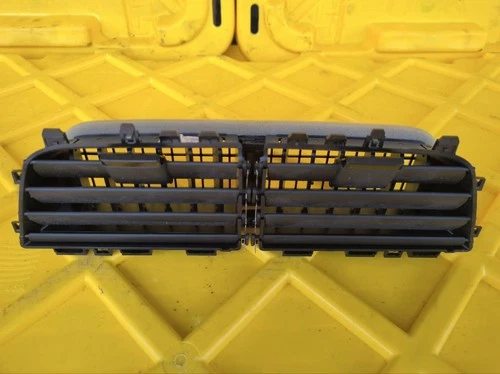 Polestar 2 2023 Centre Dashboard Air Vent Set OEM - 32219108