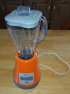OSTERIZER ORANGE PLASTIC BASE/PLASTIC CONTAINER-VERY POWERFUL AND WORKS GREAT