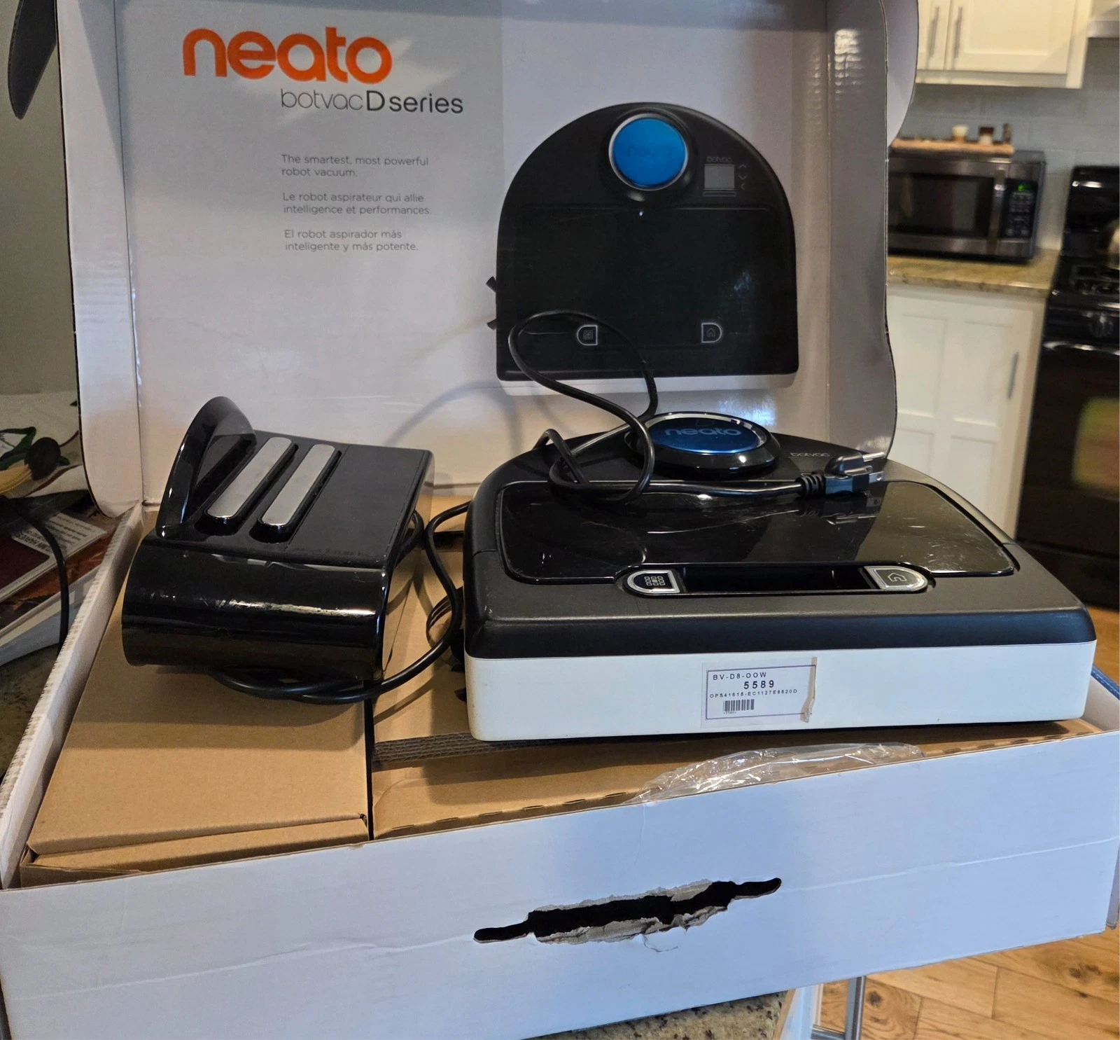 Botvac D Series Vacuum D80 *starts but not moving. For Parts/Repair Turns On