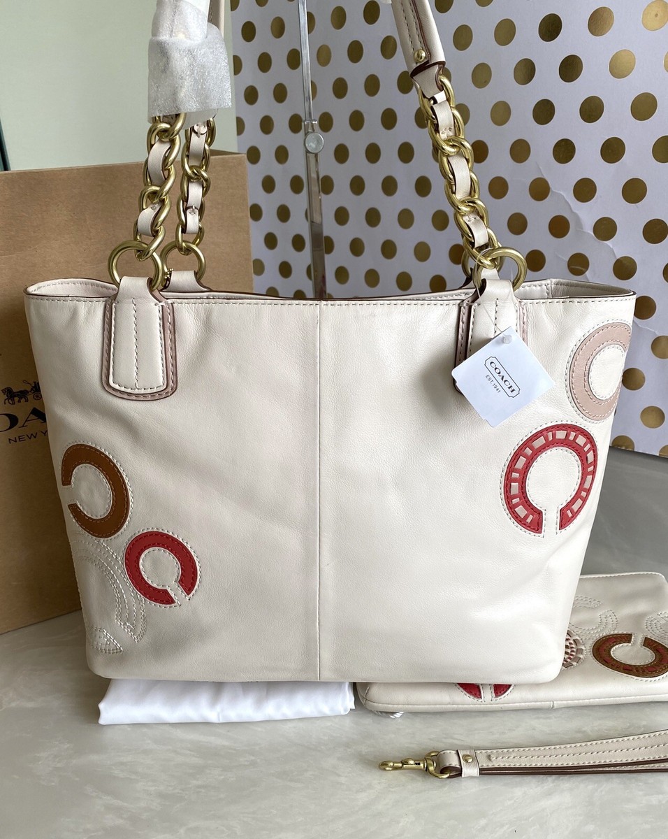 M*G様 COACH シグネチャー エンボス リストレット ホワイト NWT COACH MADISON WHIPSTITCH PARCHMENT TOTE BAG & WRISTLET 22279