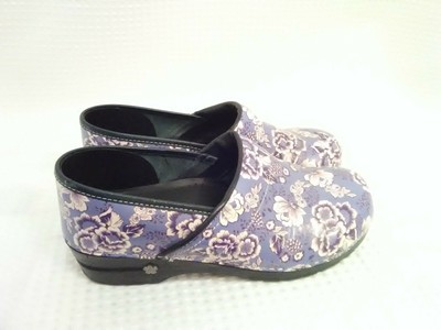 koi by sanita nursing clogs