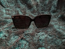 Gucci Women  s Oversized Sunglasses Black Plastic Gray Gradient Lens