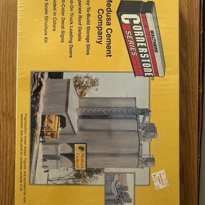 Walthers Cornerstone 933-3218 N Scale MEDUSA CEMENT COMPANY Kit Never Used