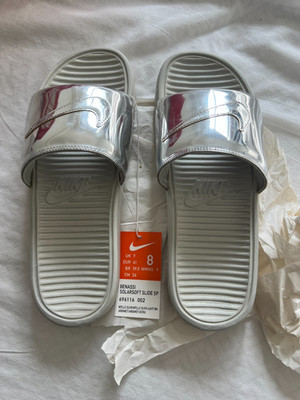 NIKE Men's Size 8 BENASSI SOLARSOFT SLIDE SP METALLIC SILVER 696116-002 2014