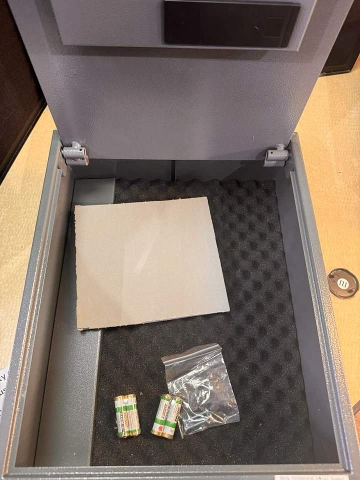 First Alert Digital Electronic Safe MFAS2074F - Bild 3 von 4