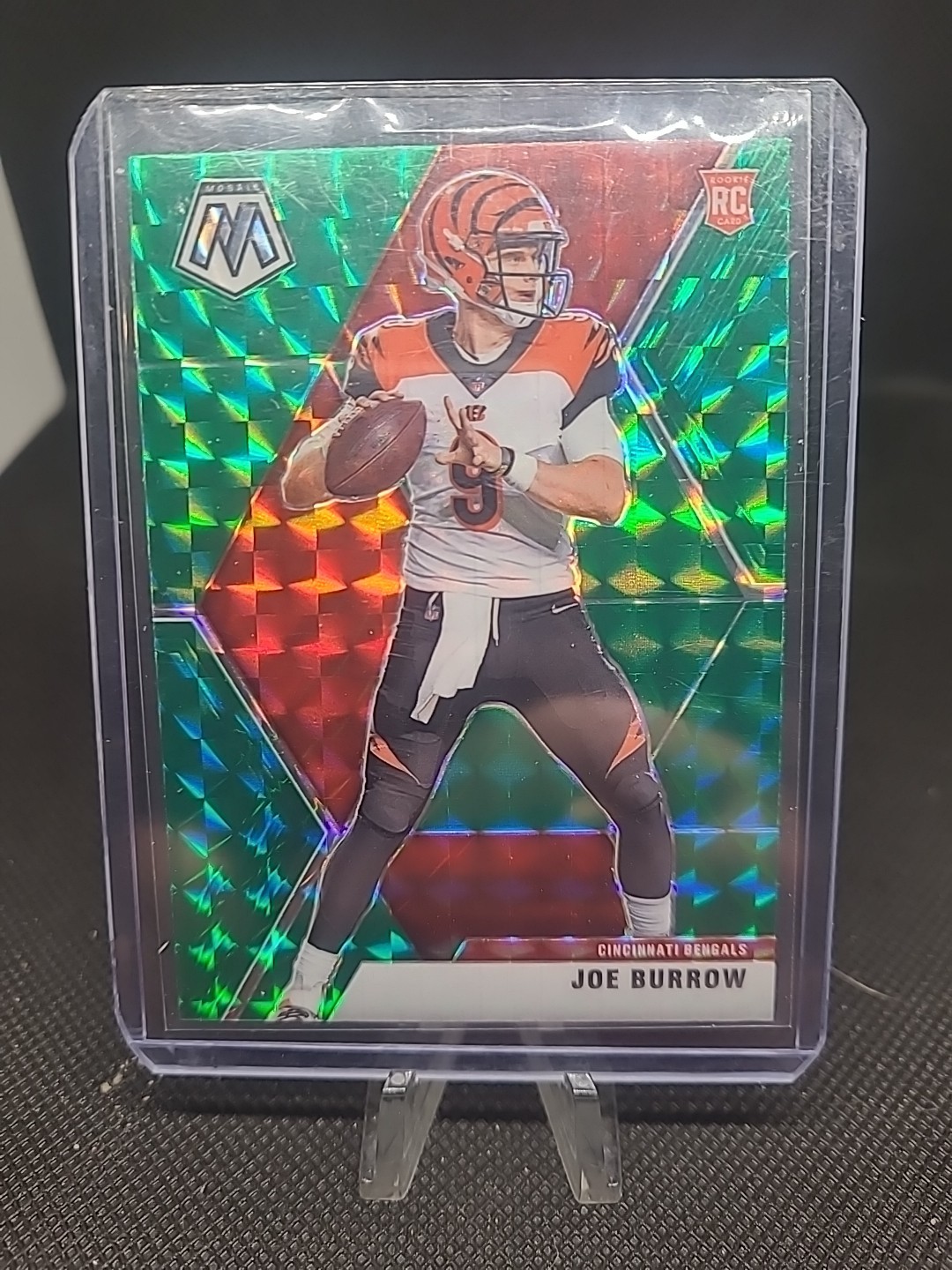 2020 Panini Mosaic - Rookies Joe Burrow #201 Green Mosaic Prizm (RC)