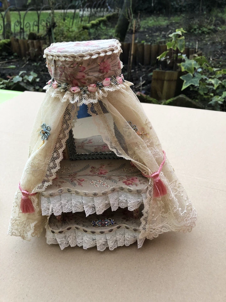 Coiffeuse En Bois De Poupée Ancienne,Mignonnette ,parisienne. - Photo 2/4