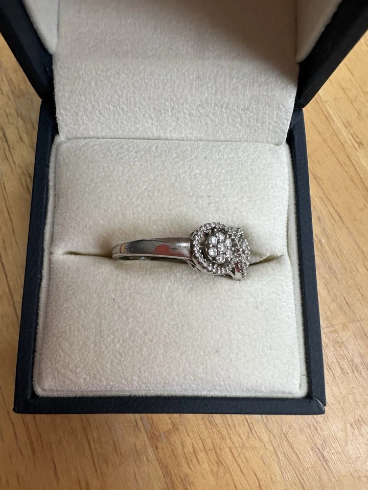 Elegante Anillo Estilo Tres Piedras Topacio Blanco Talla 7 Foto 4 de 4