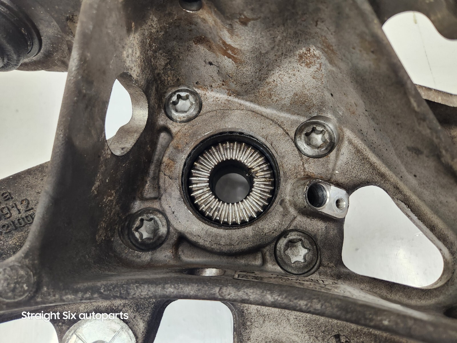 ✅ 14-20 OEM BMW i8 I12 I15 Rear Left Hub Spindle Knuckle Wheel Bearing Carrier