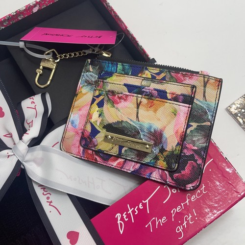 Betsey Johnson 2 Piece Gift Set POMPOM Hat & And CARD CASE BRAND NEW IN BOX - Picture 3 of 10