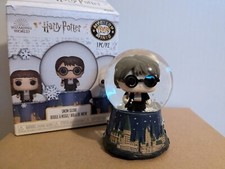 Funko Harry Potter con Varita Globo de Nieve - Misterio Minis Batas de Mago 1/72
