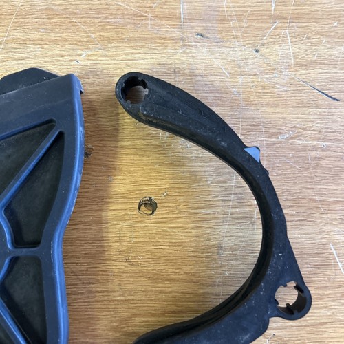 2016 Yamaha Yzf R1 Front Sprocket Cover Gear Guard Shield Oem - Imagen 4 de 11