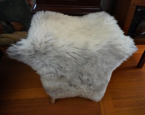 Gorgeous Naturally Textured Irish Sheepskin Rug - Ancient Wool - Naturally Warm - Picture 7 of 10