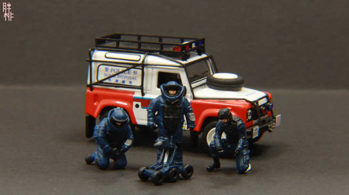 NEW 1:64 Bomb Disposal HONGKONG EOD Team Resin Smart Figure for 1/64 Car  Model