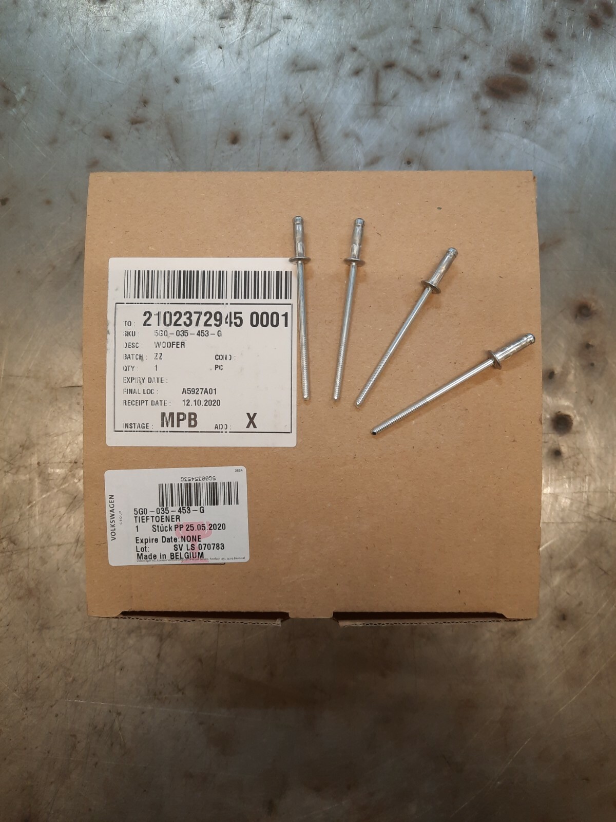 GENUINE VW VOLKSWAGEN DOOR SPEAKER 5G0035453G WITH x4 RIVETS WHT005353