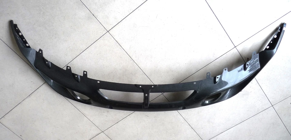 Cenefa difusora de parachoques trasero Aston Martin Vanquish 2014-2018 CD33-17E955-AB OEM Foto 4 de 4