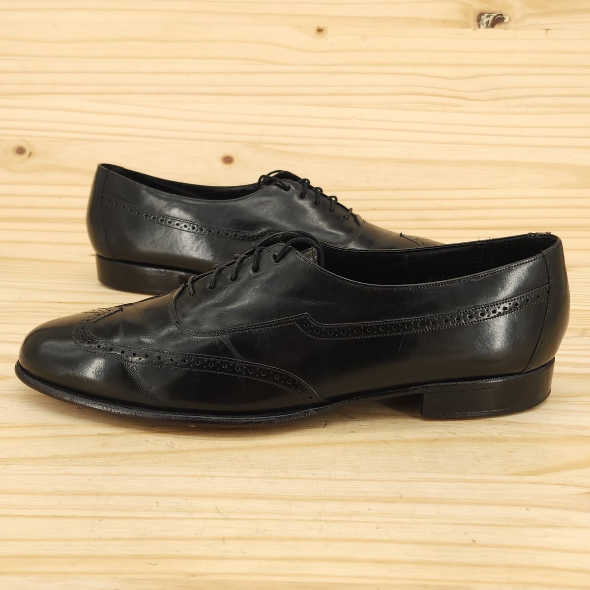 - Johnston & Murphy Sz 11 Black Leather Wing Tip Oxford Shoes! EUC! Men main image 3
