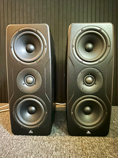 IK Multimedia iLoud Precision MTM Active Studio Monitor Pair