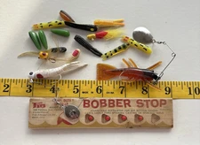 Lot Of Vintage Crappie Baits And Bobber Stops.