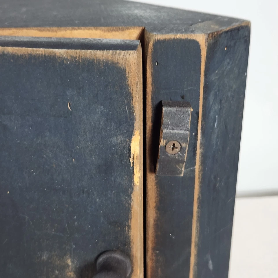 Pequeño armario colgante de pared de esquina de madera pintado azul marino rústico rural Foto 2 de 4