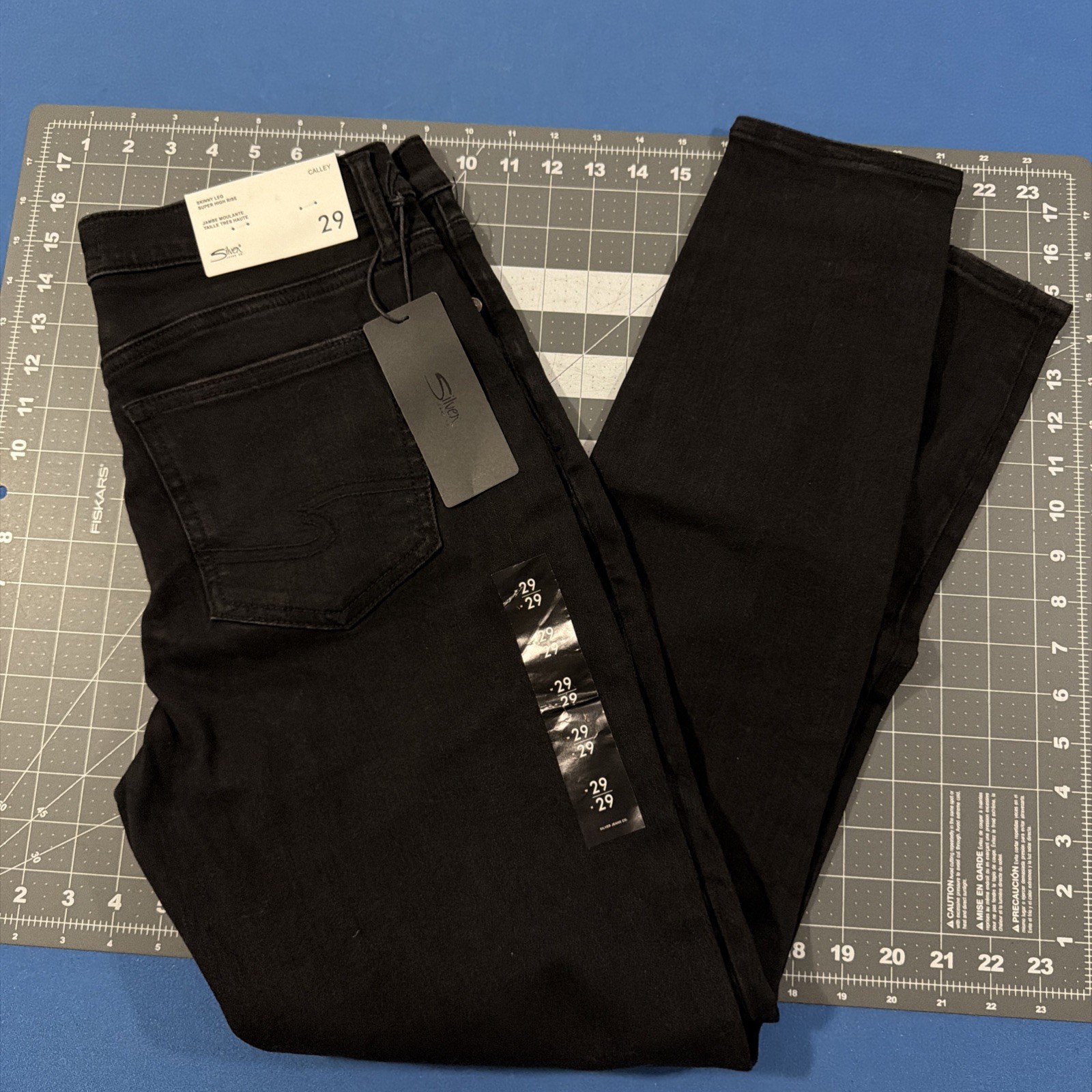 Silver Jeans Women’s Calley Skinny Size 29 Black High-Rise Distressed - New