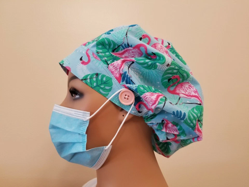 Gorra quirúrgica Bouffant para mujer - Estampado de flamenco rosa con botones - Hecha a mano en EE. UU. Foto 2 de 4