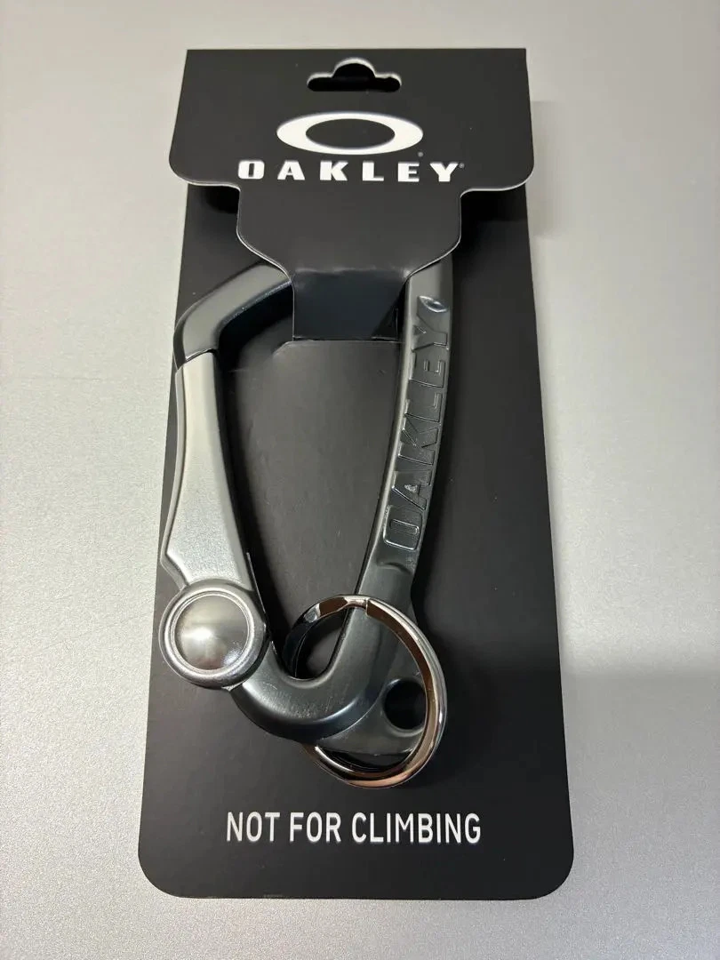 OAKLEY LARGE CARABINER 未使用 Oakley Mens Large Carabiner Keychain