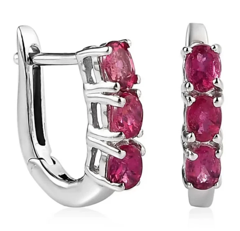 Pendientes de aro Huggie de turmalina rosa natural platino sobre plata de ley 925 Foto 2 de 3