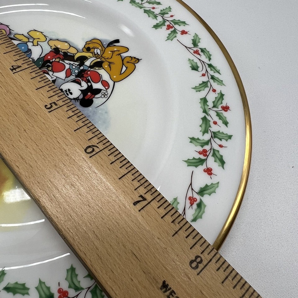 LENOX Disney Holiday Plates "A Carolin' We Go" Featuring Mickey & Co