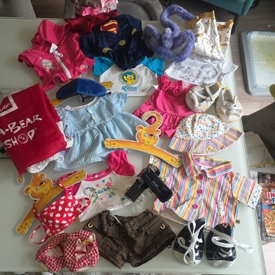 Build-A-Bear Werkstatt Kleidung und Schuh Rollschuhe Kleiderbügel Konvolut