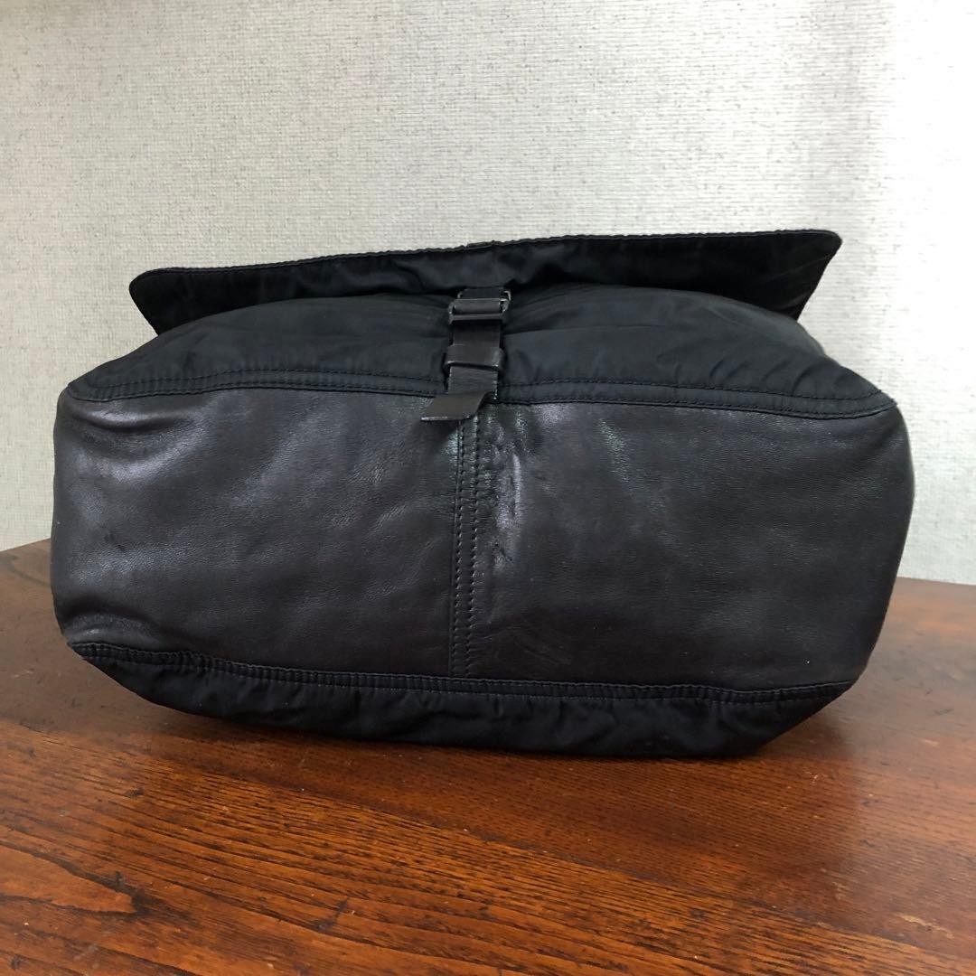 90s PRADA Leather Nylon Shoulder Bag thumbnail 11