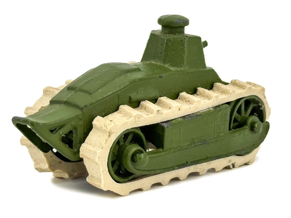 De colección Difícil de Encontrar Tootsietoy #4647 Renault Ejército Tanque con Pistas Hombre Verde Cueva Dimestore Foto 3 de 4