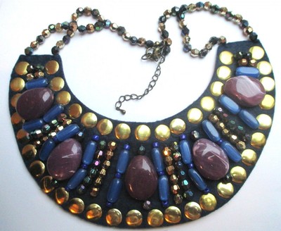 Collier plastron éthique en perles de verre gris métallisé et doré
